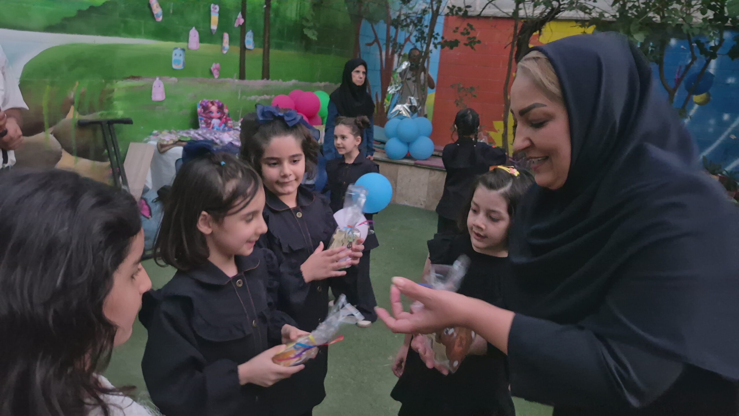 پیش دبستانی و دبستان دخترانه دختران ترنج بهترین مدرسه تهرانپارس