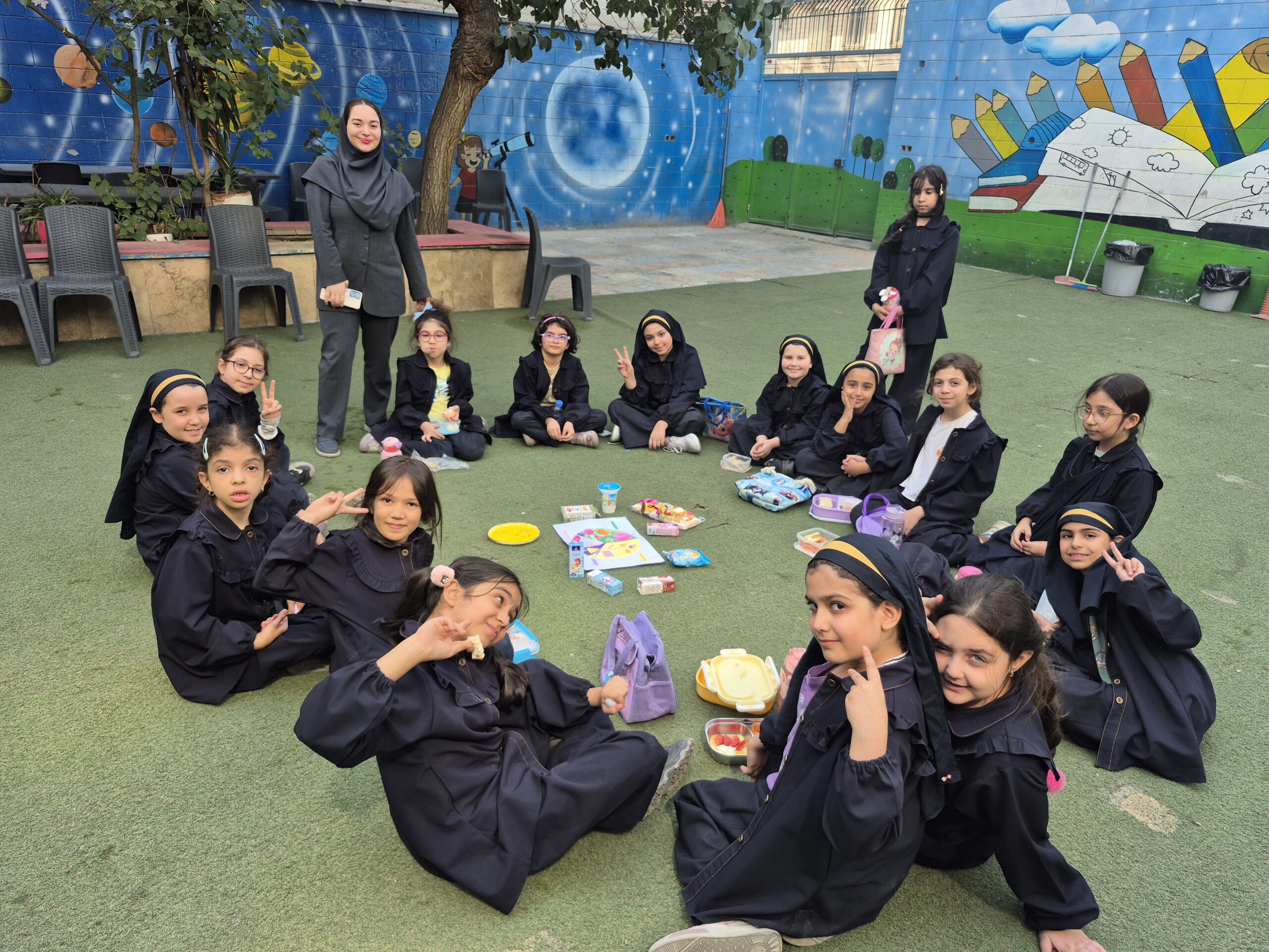 پیش دبستانی و دبستان دخترانه دختران ترنج بهترین مدرسه تهرانپارس