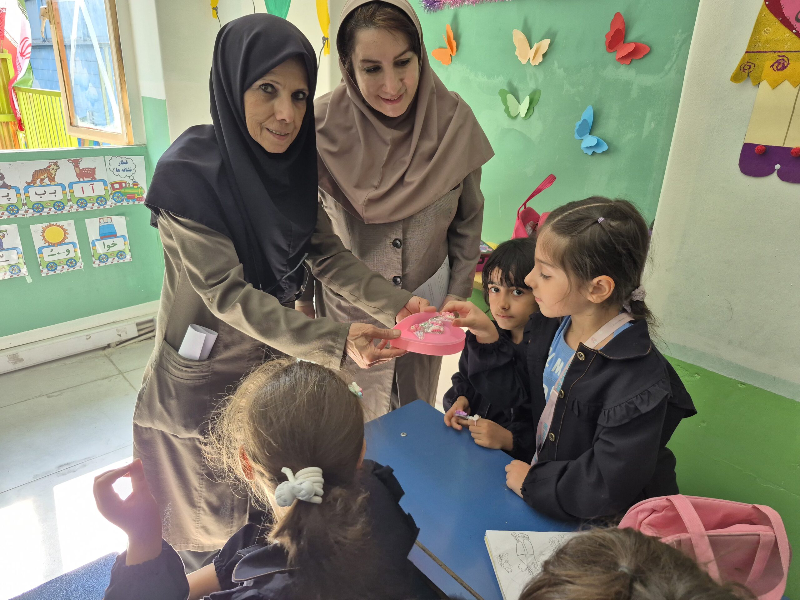 پیش دبستانی و دبستان دخترانه دختران ترنج بهترین مدرسه تهرانپارس